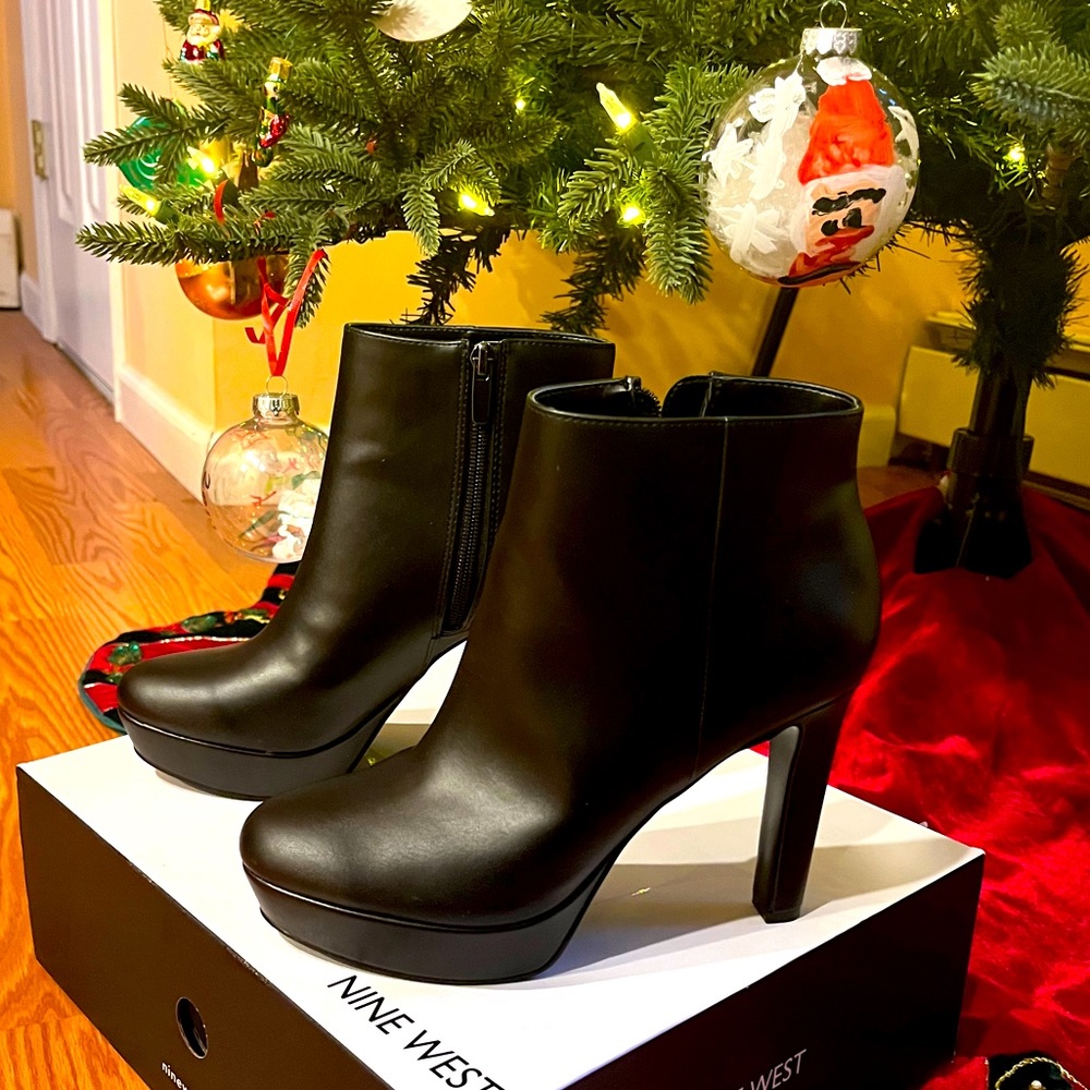 Black Leather Platform Booties. Nine West.
